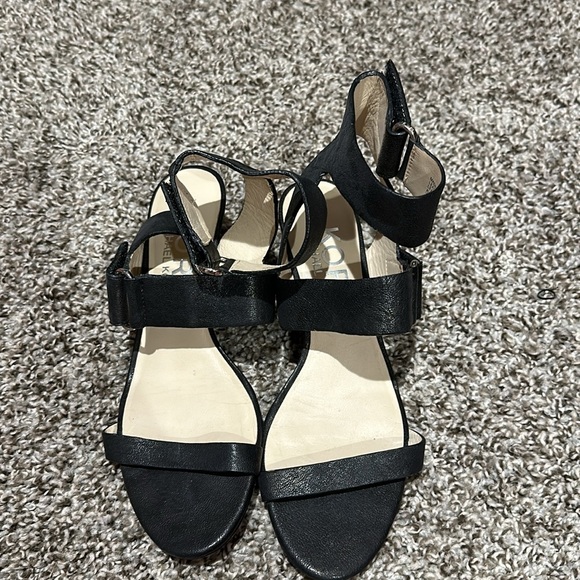 Michael Kors 5.5 wedge heel- black - Picture 2 of 5